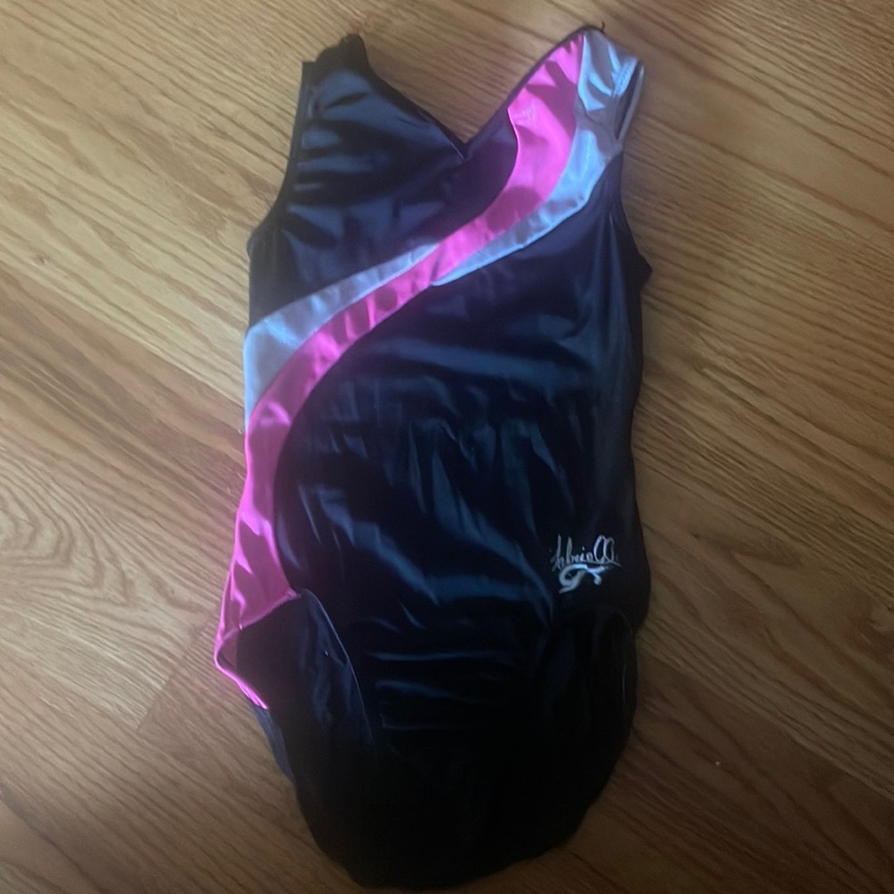 GK Gabrielle Adult XS pink, white and black Leo.